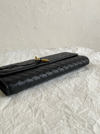 BV andiamo Slouch clutch, black.