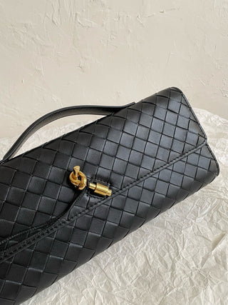 BV andiamo Slouch clutch, black.