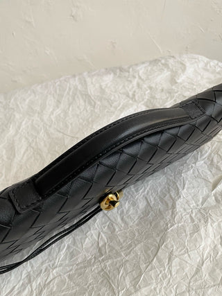 BV andiamo Slouch clutch, black.