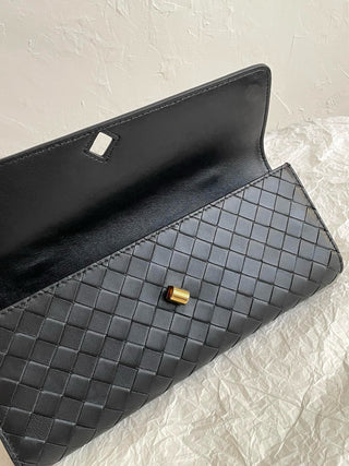 BV andiamo Slouch clutch, black.