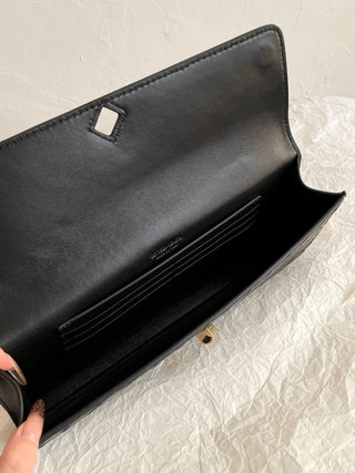 BV andiamo Slouch clutch, black.
