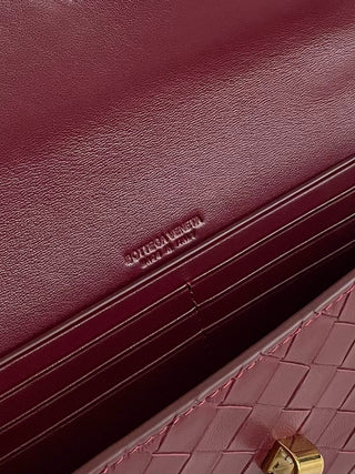 BV andiamo Slouch clutch, burgundy