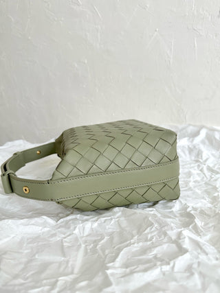 BV Wallace bento box bag with quartz green.