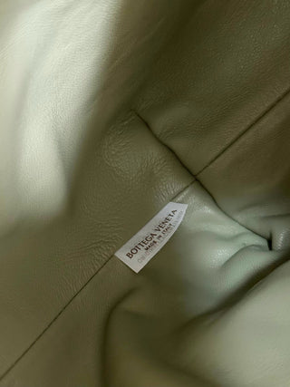 BV Wallace bento box bag with quartz green.