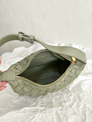 BV Wallace bento box bag with quartz green.