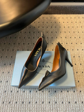 PRAD* retro triangle logo pointed toe kitten heel