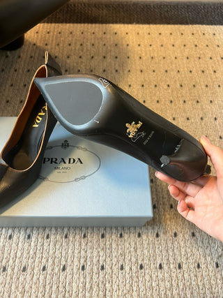 PRAD* retro triangle logo pointed toe kitten heel