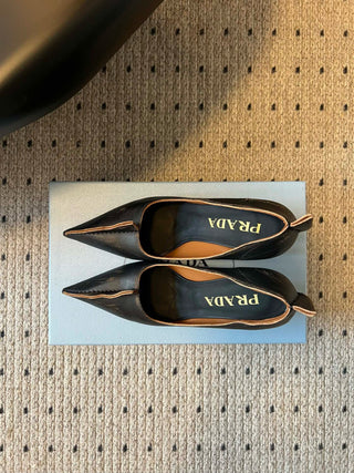 PRAD* retro triangle logo pointed toe kitten heel