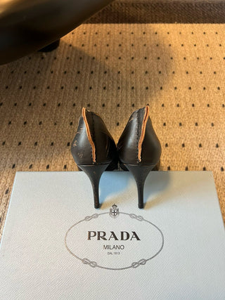 PRAD* retro triangle logo pointed toe kitten heel
