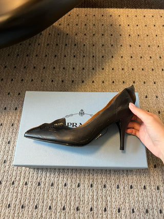 PRAD* retro triangle logo pointed toe kitten heel