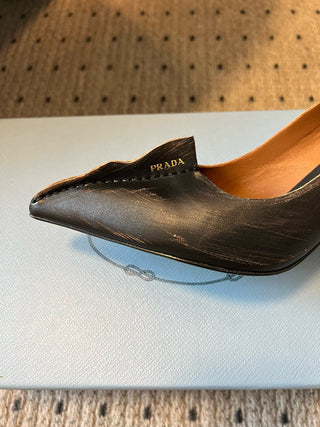 PRAD* retro triangle logo pointed toe kitten heel