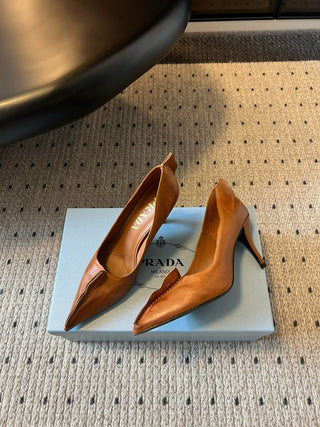 PRAD* retro triangle logo pointed toe kitten heel