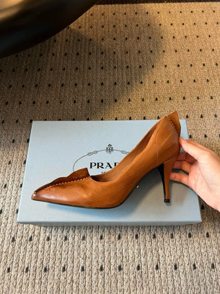 PRAD* retro triangle logo pointed toe kitten heel