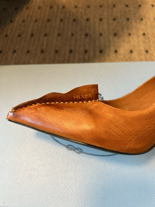 PRAD* retro triangle logo pointed toe kitten heel