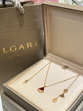 𝐵𝑉𝐿𝐺𝐴𝑅𝐼 Small fan necklace with diamonds, red agate and rose gold (925 silver)