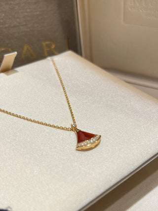 𝐵𝑉𝐿𝐺𝐴𝑅𝐼 Small fan necklace with diamonds, red agate and rose gold (925 silver)