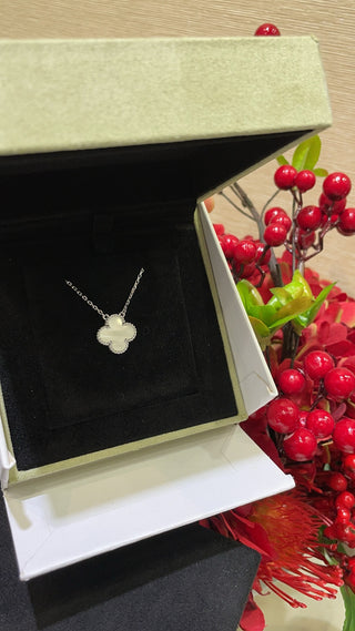 VCA Classic White Mother-of-Pearl Four-Leaf Clover Platinum Necklace (925 Silver + Brass)