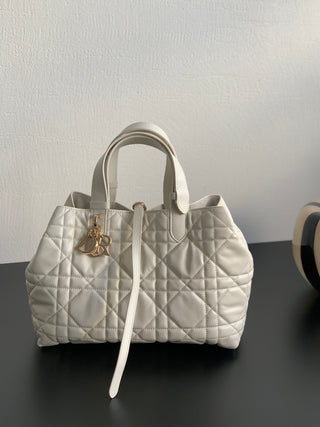 Toujours White Medium