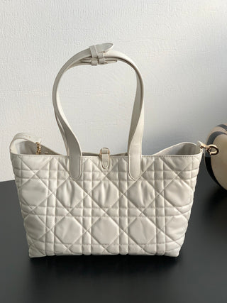 Toujours White Medium