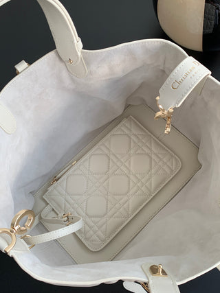 Toujours White Medium