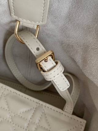 Toujours White Medium