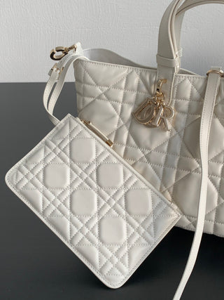 Toujours White Medium