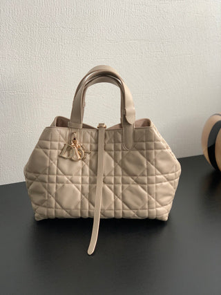 Toujours Beige Medium