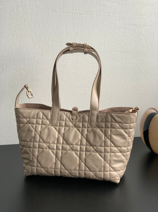 Toujours Beige Medium