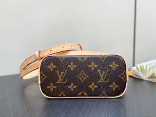 Mini seashell bag with old cherry blossoms