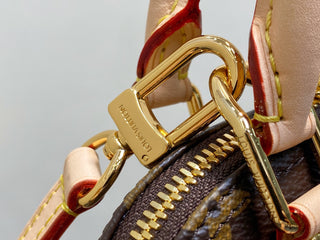 Mini seashell bag with old cherry blossoms