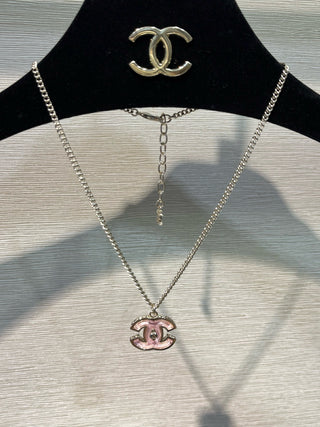 𝑪𝒉𝒂𝒏𝒆* New Pink Acrylic Necklace with Double C Backpack Clasp and Gold Tone (Brass, Custom Resin)