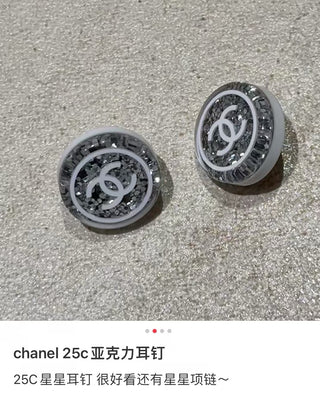 𝑪𝒉𝒂𝒏𝒆*New white double C glitter acrylic round earrings