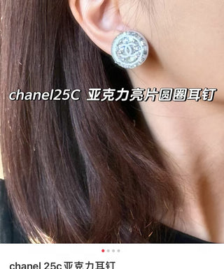 𝑪𝒉𝒂𝒏𝒆*New white double C glitter acrylic round earrings