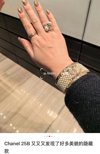 𝑪𝒉𝒂𝒏𝒆 25A New Light Gold Double C Multi-layer Pearl Open Bangle