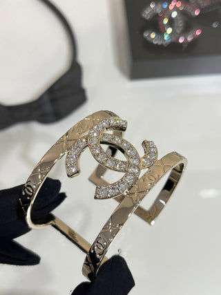 𝑪𝒉𝒂𝒏𝒆⭐️ New Gold Full Diamond Double C Quilted Wide Open Bracelet