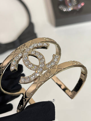 𝑪𝒉𝒂𝒏𝒆⭐️ New Gold Full Diamond Double C Quilted Wide Open Bracelet