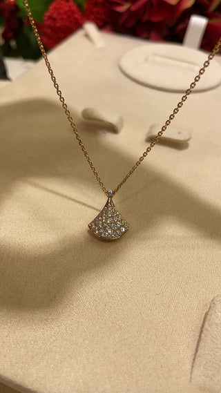 𝐵𝑉𝐿𝐺𝐴𝑅𝐼 Small fan-shaped rose gold necklace with full diamonds (925 silver + zircon)