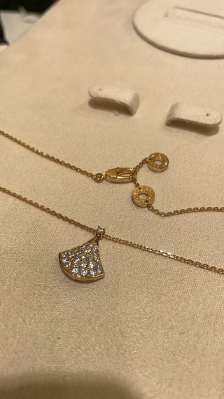 𝐵𝑉𝐿𝐺𝐴𝑅𝐼 Small fan-shaped rose gold necklace with full diamonds (925 silver + zircon)