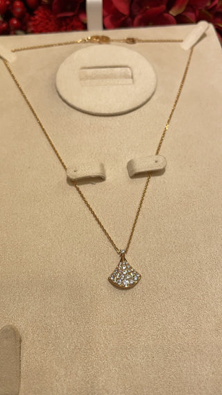 𝐵𝑉𝐿𝐺𝐴𝑅𝐼 Small fan-shaped rose gold necklace with full diamonds (925 silver + zircon)