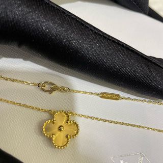 𝑉𝑎𝑛 𝐶𝑙𝑒𝑒𝑓 & 𝐴𝑟𝑝𝑒𝑙𝑠 Gold Laser Four-Leaf Clover Necklace(925 silver )