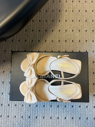 26ss Low-heeled ankle sandals with bow