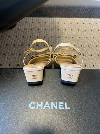 26ss Low-heeled ankle sandals with bow