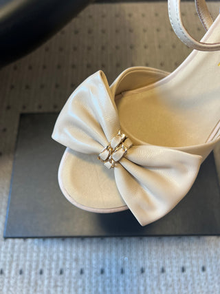 26ss Low-heeled ankle sandals with bow