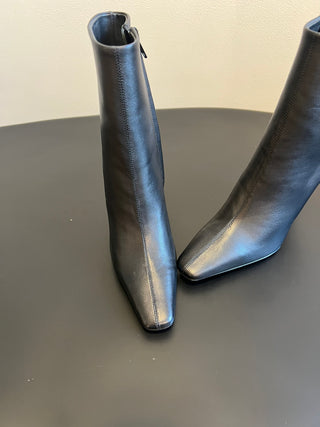 Saint Lauren* minimalist high-luxury classic pointed-toe high-heeled ankle boots