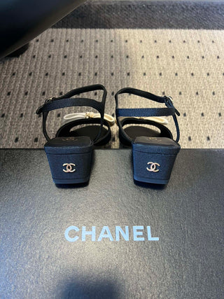 26ss Low-heeled ankle sandals with bow