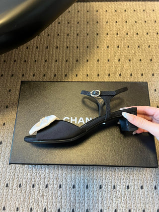 26ss Low-heeled ankle sandals with bow