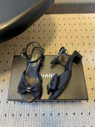 26ss Low-heeled ankle sandals with bow