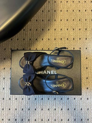 26ss Low-heeled ankle sandals with bow