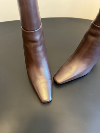 Saint Lauren* minimalist high-luxury classic pointed-toe high-heeled boots