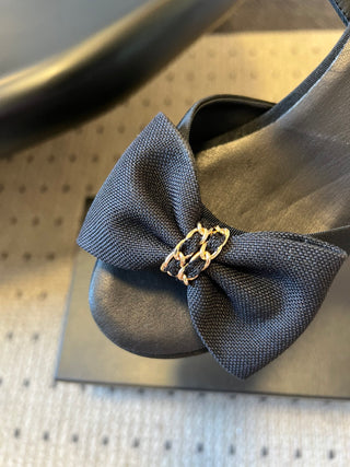 26ss Low-heeled ankle sandals with bow